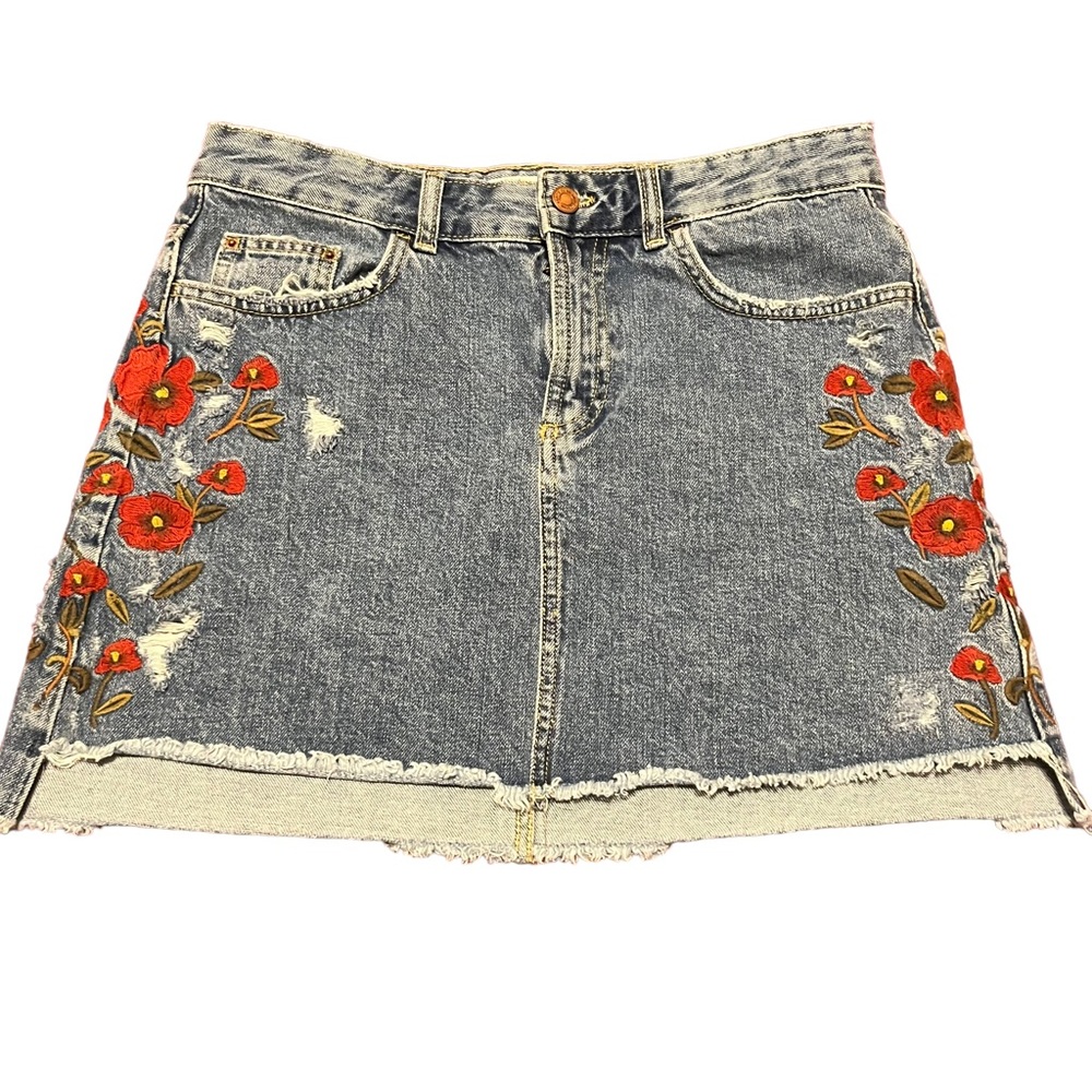 Zara Embroidered Denim Distressed Jean Mini Skirt. Size M